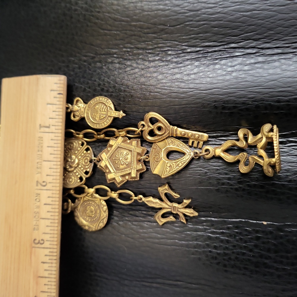 Brass Chatelaine Brooch Fancy Dangling Asain Motif Signed "ART" Coro Sty… - Picture 5 of 11